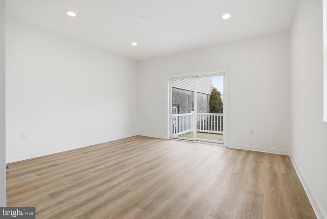 210 POWHATTAN AVE, Essington, PA 19029