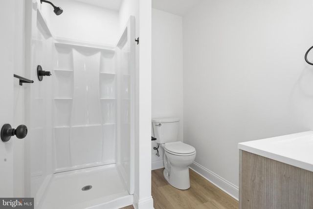 210 POWHATTAN AVE, Essington, PA 19029