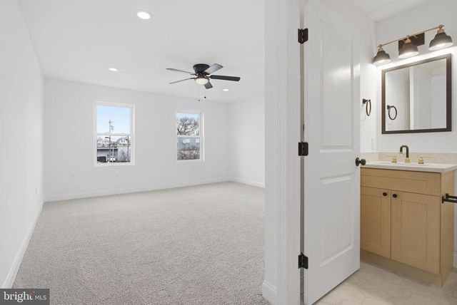 210 POWHATTAN AVE, Essington, PA 19029