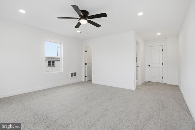 210 POWHATTAN AVE, Essington, PA 19029