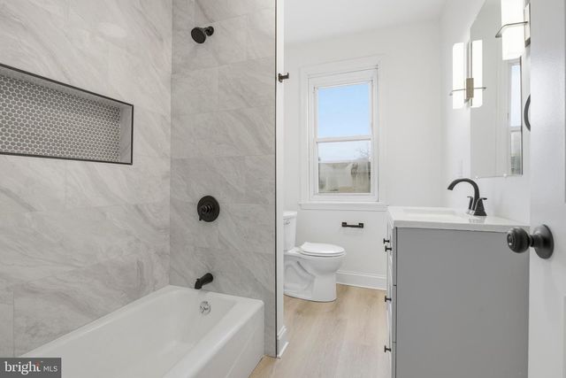 210 POWHATTAN AVE, Essington, PA 19029