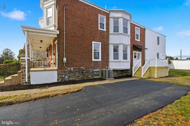 210 POWHATTAN AVE, Essington, PA 19029