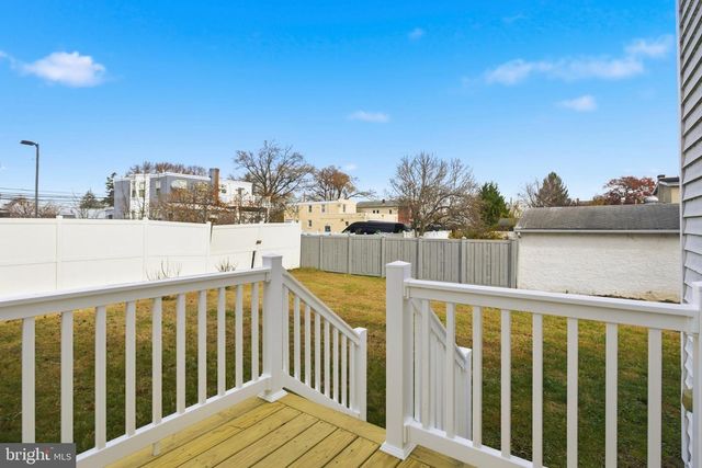 210 POWHATTAN AVE, Essington, PA 19029