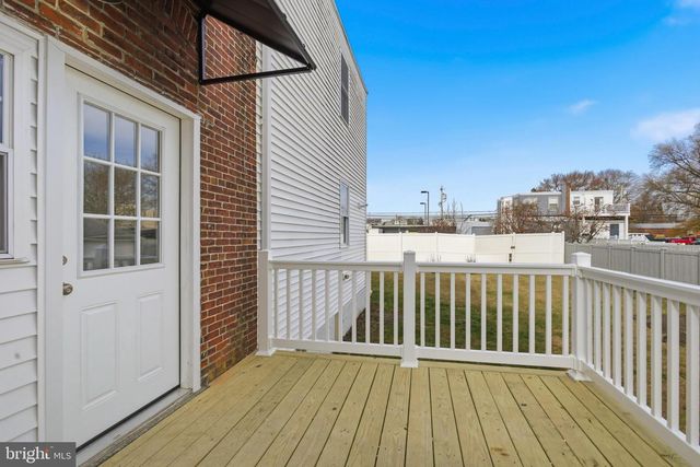 210 POWHATTAN AVE, Essington, PA 19029