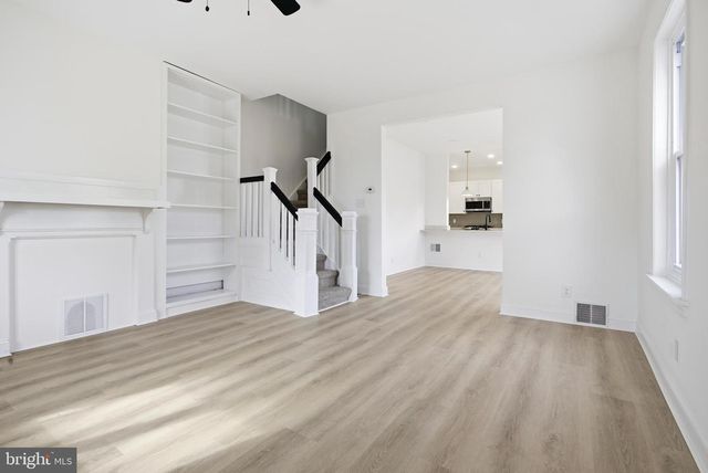 210 POWHATTAN AVE, Essington, PA 19029