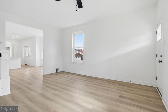 210 POWHATTAN AVE, Essington, PA 19029