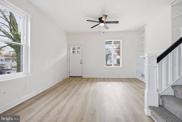 210 POWHATTAN AVE, Essington, PA 19029