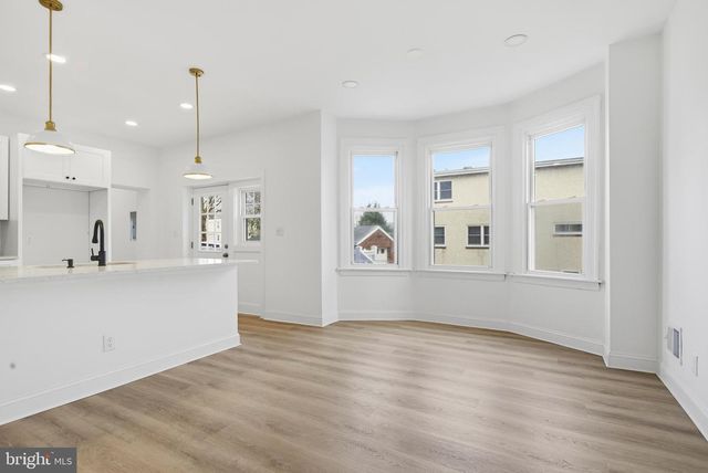 210 POWHATTAN AVE, Essington, PA 19029