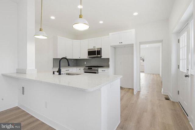 210 POWHATTAN AVE, Essington, PA 19029