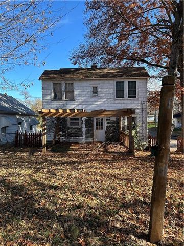 936 Columbia Avenue, Leavenworth, KS 66048