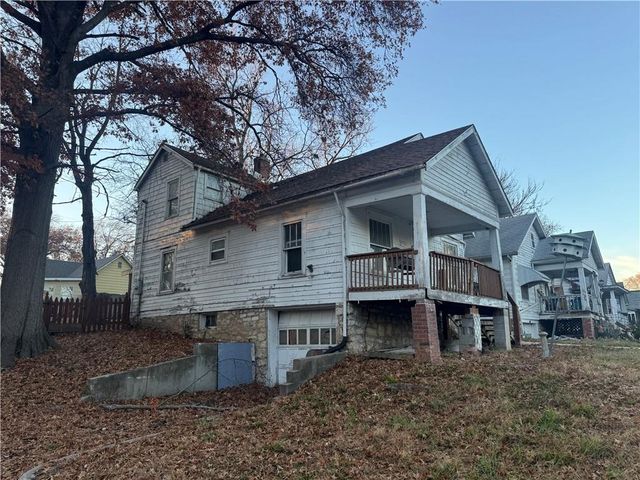 936 Columbia Avenue, Leavenworth, KS 66048