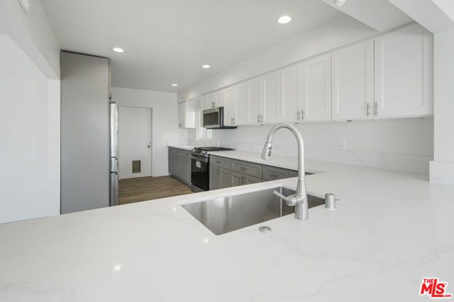 16210 Bertella Drive, Los Angeles, CA 91436