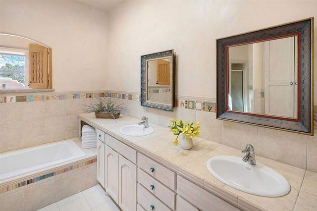 24 Paintbrush Circle, Santa Fe, NM 87506