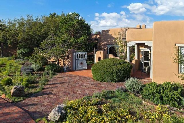 24 Paintbrush Circle, Santa Fe, NM 87506