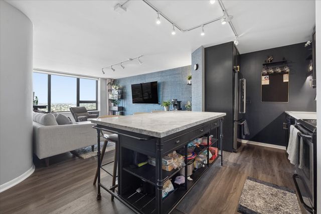 3930 N Pine Grove Avenue 2612, Chicago, IL 60613