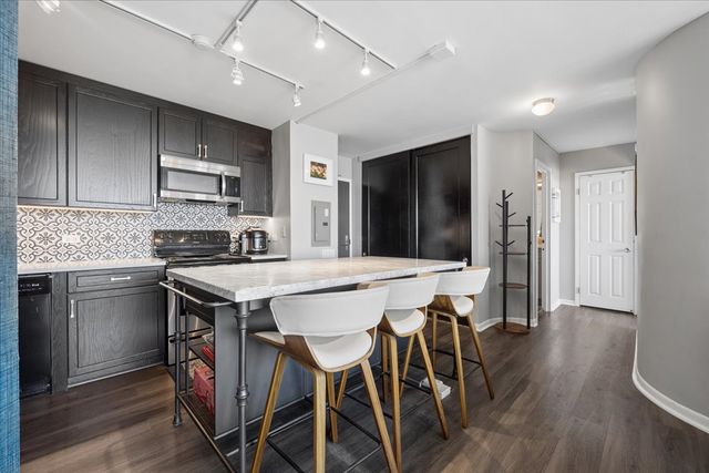 3930 N Pine Grove Avenue 2612, Chicago, IL 60613