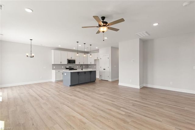 865 Brooklet Court, Winston-salem, NC 27127