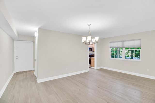 2333 Indian River Boulevard 108, Vero Beach, FL 32960