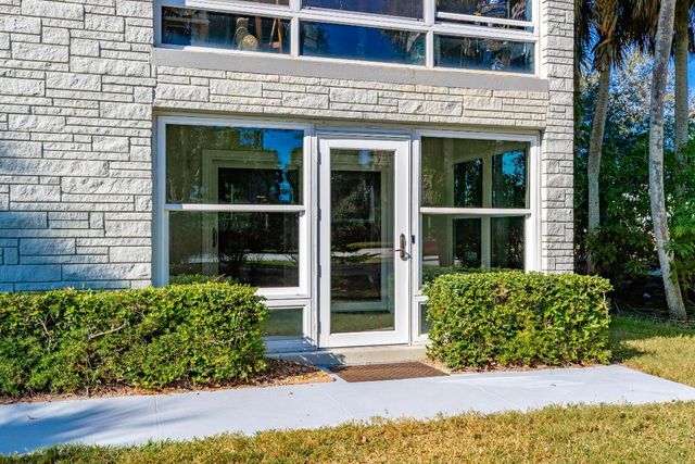 2333 Indian River Boulevard 108, Vero Beach, FL 32960