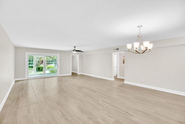 2333 Indian River Boulevard 108, Vero Beach, FL 32960