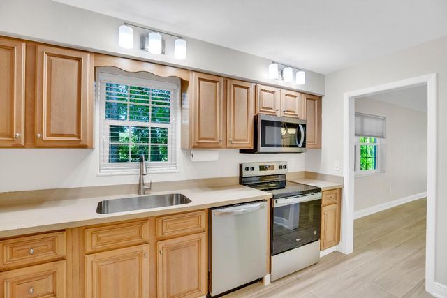 2333 Indian River Boulevard 108, Vero Beach, FL 32960