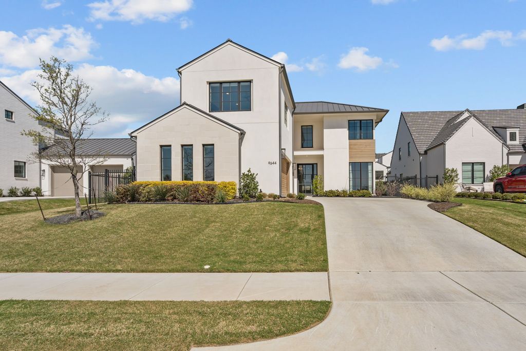 9644 Latour Lane, Fort Worth, TX 76126