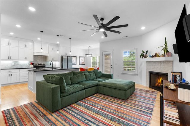 3 Manton Lane, Bella Vista, AR 72714