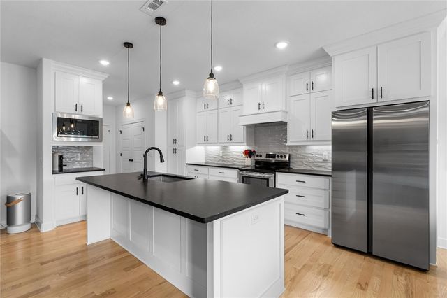 3 Manton Lane, Bella Vista, AR 72714