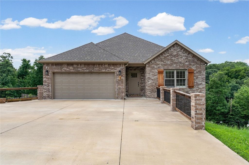 3 Manton Lane, Bella Vista, AR 72714