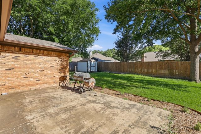 6837 Starnes Road, North Richland Hills, TX 76182