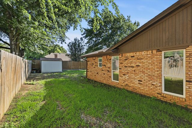 6837 Starnes Road, North Richland Hills, TX 76182