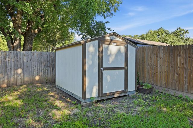 6837 Starnes Road, North Richland Hills, TX 76182