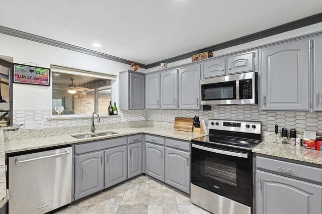 6837 Starnes Road, North Richland Hills, TX 76182