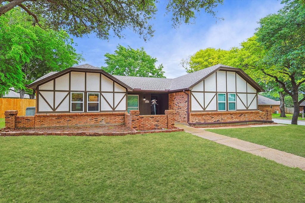6837 Starnes Road, North Richland Hills, TX 76182
