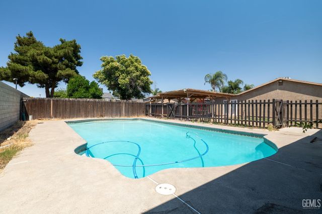 4809 Olivia Street, Bakersfield, CA 93307