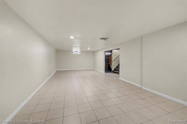 8212 Glengary Street, Dearborn Heights, MI 48127