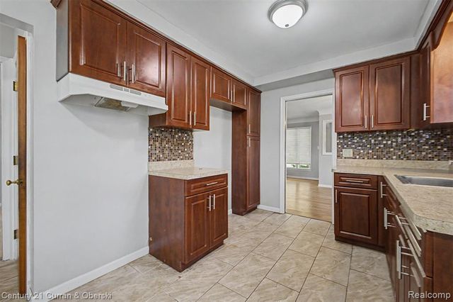 8212 Glengary Street, Dearborn Heights, MI 48127