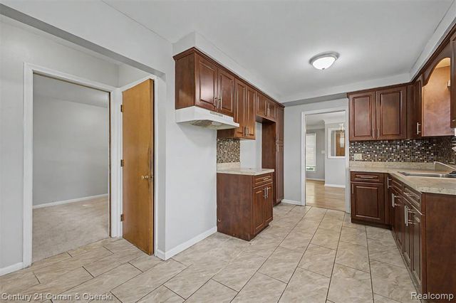 8212 Glengary Street, Dearborn Heights, MI 48127