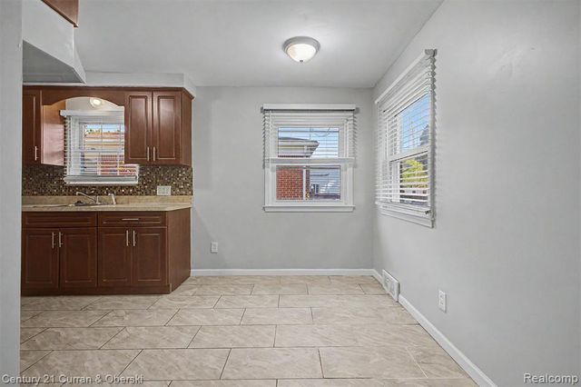 8212 Glengary Street, Dearborn Heights, MI 48127