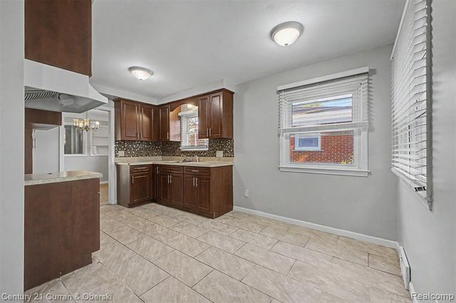 8212 Glengary Street, Dearborn Heights, MI 48127