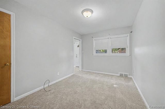 8212 Glengary Street, Dearborn Heights, MI 48127