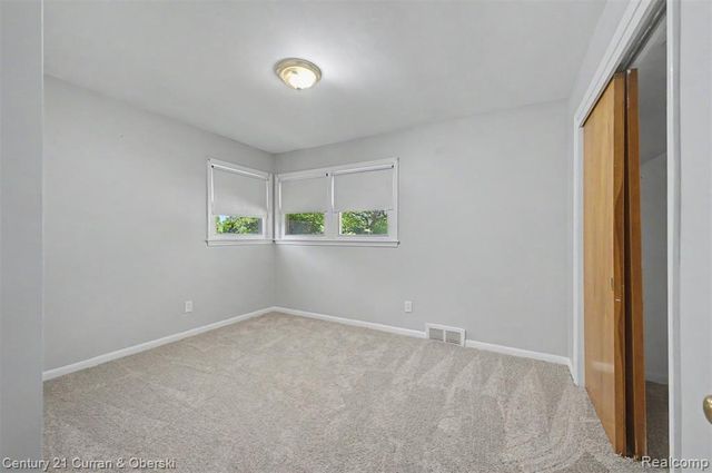 8212 Glengary Street, Dearborn Heights, MI 48127