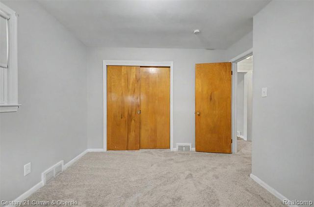 8212 Glengary Street, Dearborn Heights, MI 48127