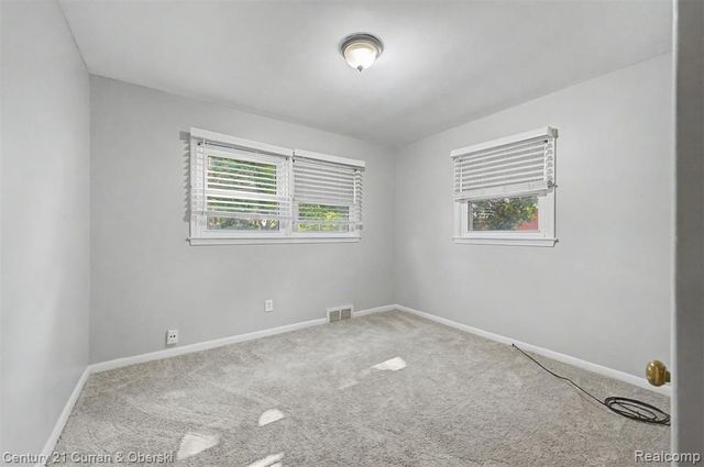 8212 Glengary Street, Dearborn Heights, MI 48127