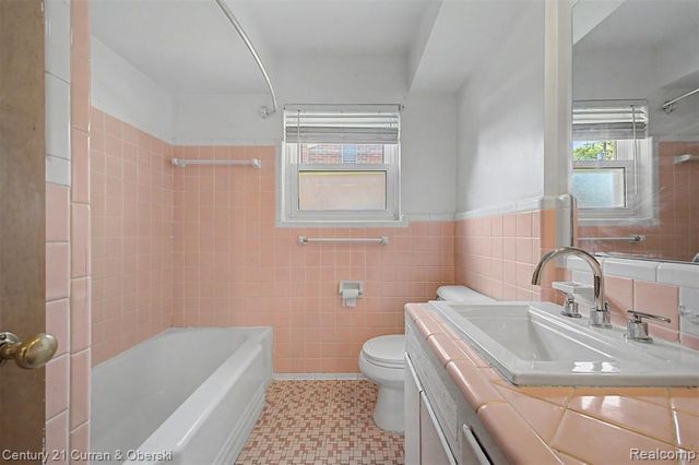 8212 Glengary Street, Dearborn Heights, MI 48127