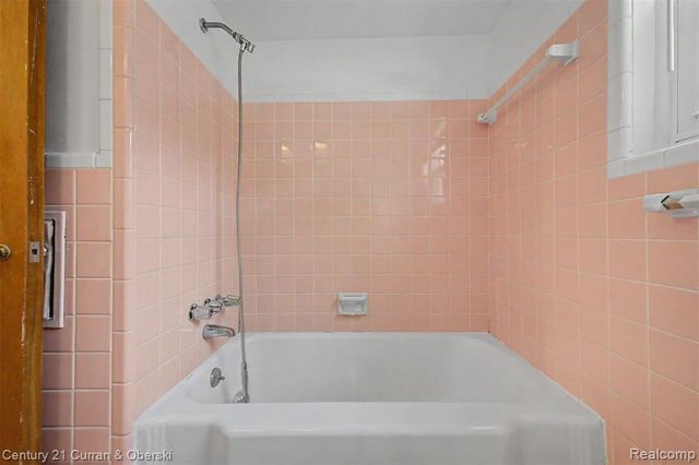 8212 Glengary Street, Dearborn Heights, MI 48127