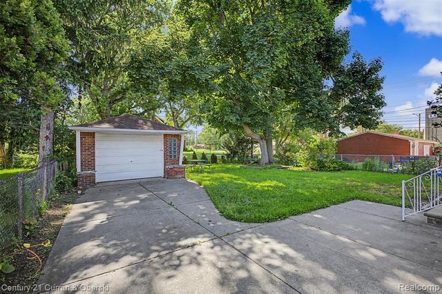 8212 Glengary Street, Dearborn Heights, MI 48127