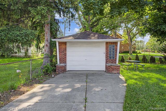 8212 Glengary Street, Dearborn Heights, MI 48127