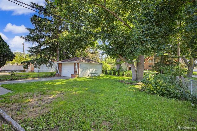 8212 Glengary Street, Dearborn Heights, MI 48127