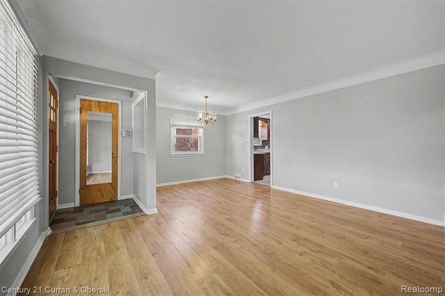 8212 Glengary Street, Dearborn Heights, MI 48127